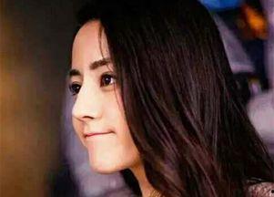 娱乐吃瓜君迪丽热巴吴磊,甜蜜互动引粉丝热议